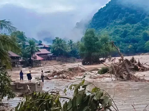 Nặng lòng đợt lũ