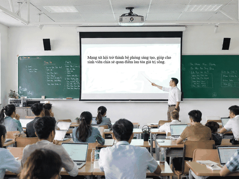 Văn hóa “sống ảo” và áp lực tỏa sáng trên mạng xã hội