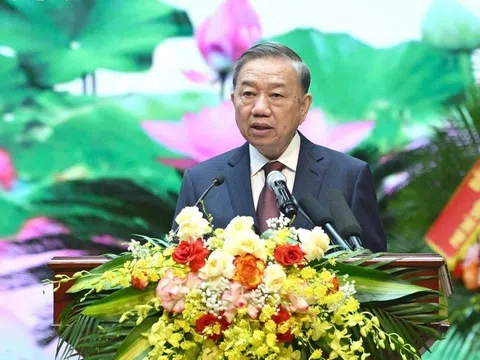 Quân đội nhân dân vững bước dưới cờ Đảng quang vinh