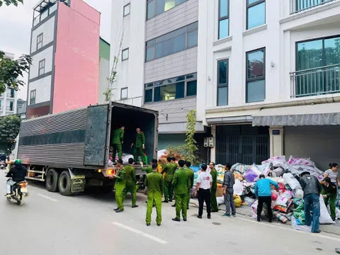 Hành trình “ngược gió” vào tâm lũ: Nguyễn Quốc Huy - Bùi Văn Đô kết nối hơn 1.200 tấn gạo đến đồng bào miền Trung