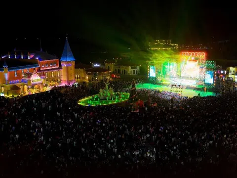 Không khí countdown 2026 rực rỡ ánh sáng, rộn ràng âm thanh và rạo rực cảm xúc tại các trung tâm lễ hội “họ Vin”