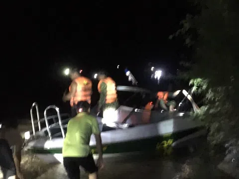 Gia Lai: Cán bộ vượt lũ trong đêm đưa sản phụ đến nơi sinh an toàn