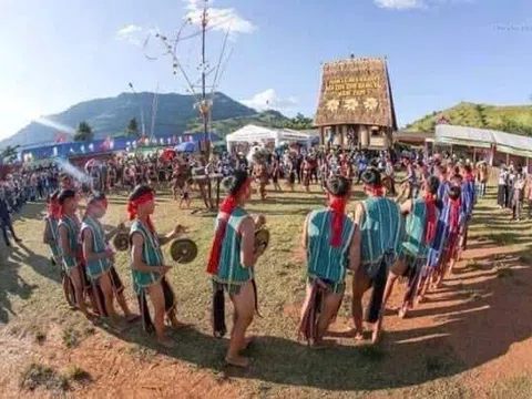 Chư Pãh – Gia Lai: Chính thức khai màn Lễ hội hoa dã quỳ-núi lửa Chư Đang Ya năm 2023.