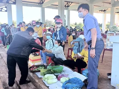 Gia Lai: Vận động người dân vào buôn bán trong chợ gắn với xử lý tiểu thương vi phạm