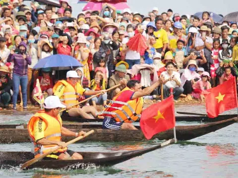 Gia Lai: Độc đáo, hấp dẫn từ nét đẹp văn hóa của Hội đua thuyền độc mộc trên sông Pô Cô