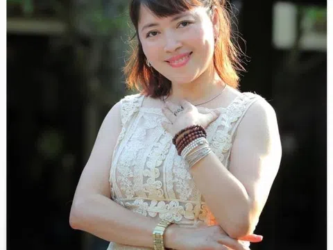 Chùm thơ Bảo Ngọc: Em mê váy và cũng ưa làm nũng