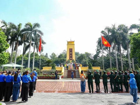 Hà Nội: Đông đảo người dân dâng hương, tri ân các anh hùng liệt sĩ ngày 27/7