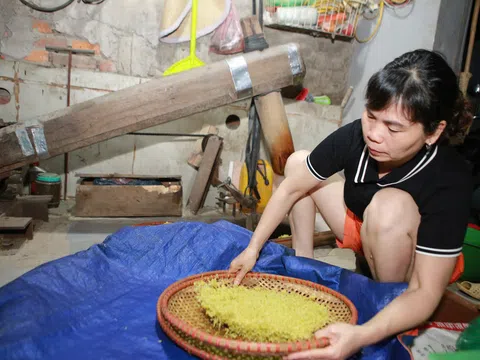 Làng cốm Mễ Trì “đỏ lửa”, dẻo thơm hương cốm mới