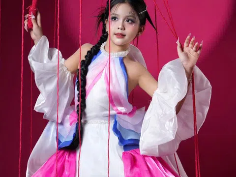 Mẫu nhí Vũ Tú Linh tự tin xuất hiện nổi bật trên sàn diễn Fashion