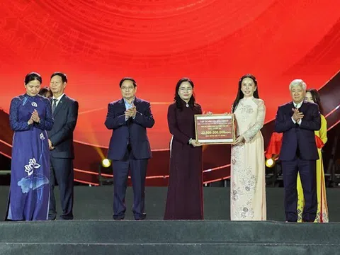 Thủ tướng kêu gọi chung sức đồng lòng, chia sẻ với đồng bào miền Trung