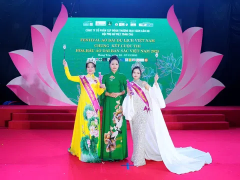 Gần 1.500 xếp hình bản đồ Việt Nam trong Festival áo dài du lịch Việt Nam 2025