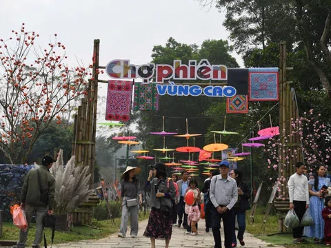 Sắc màu phiên chợ vùng cao giữa lòng Hà Nội