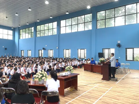 Giáo dục truyền thống cách mạng cho học sinh Quảng Phú Cầu