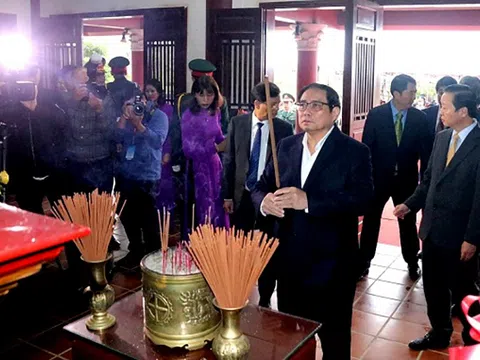 Thủ tướng Chính phủ Phạm Minh Chính dâng hương tưởng niệm Cố Thủ tướng Phạm Văn Đồng