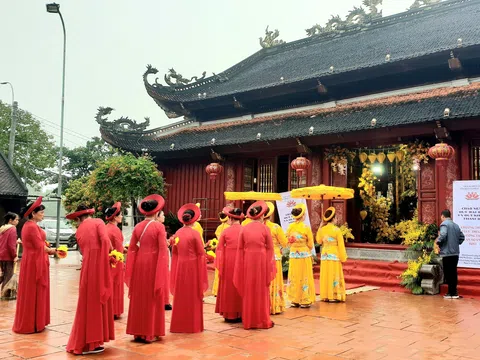 Liên hoan thực hành tín ngưỡng thờ mẫu Tam phủ của người Việt tại Đền mẫu Phủ Sung diễn ra trong 2 ngày từ ngày 10 đến ngày 11/4/2024
