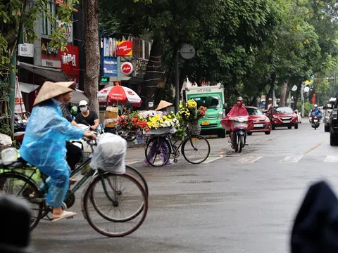 Mưa dông vào chiều tối và đêm rải rác khắp ba miền cả nước, đề phòng lốc, sét, mưa đá, gió giật mạnh