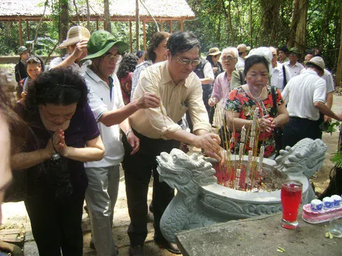 Kỷ niệm 74 năm Ngày thương binh liệt sĩ (27/7): Đạo lý “Uống nước nhớ nguồn” và nghĩa “đồng bào” - Nét đẹp nhân văn của người Việt