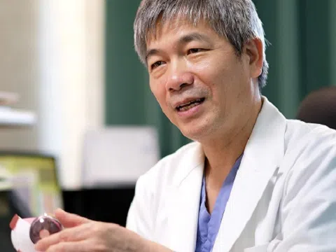 ‘Bàn tay vàng trong làng nhãn khoa’ - Bác sĩ Bùi Tiến Hùng