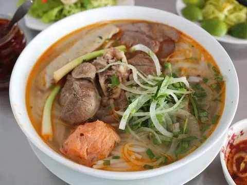 Bún bò giò heo (Huế)