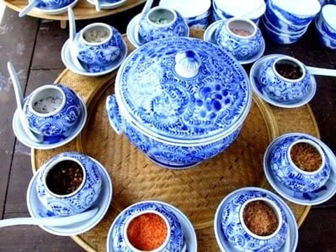 Chén muối ớt...