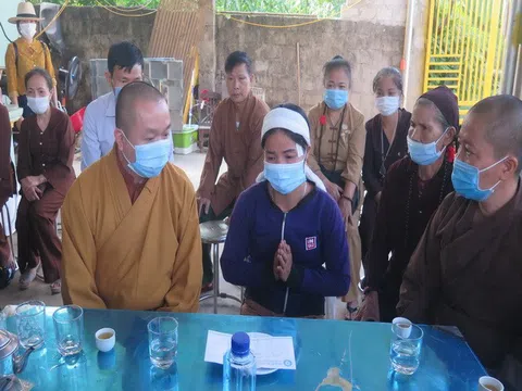 Tuyên Quang: Ban Trị sự Giáo hội Phật giáo thăm hỏi, động viên gia đình bị hỏa hoạn ở xã Thái Hòa