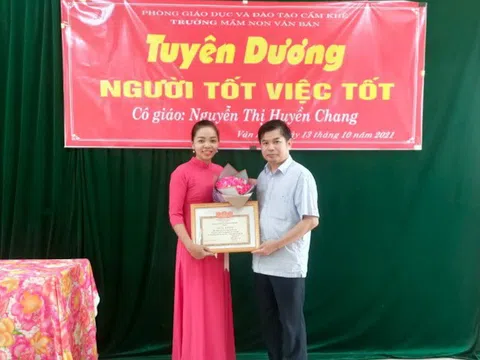 Người tốt quanh ta: Cẩm Khê (Phú Thọ) khen thưởng cô giáo Nguyễn Thị Huyền Chang nhặt được của rơi, trả lại người bị mất