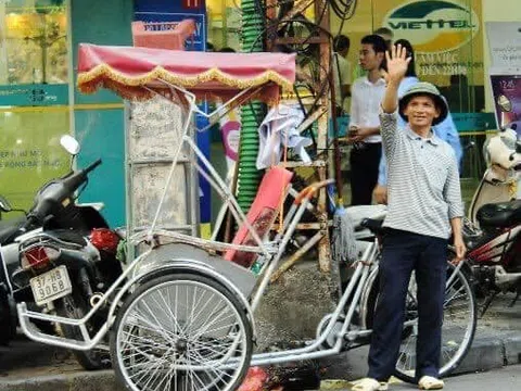 Nhảy lên đạp luôn