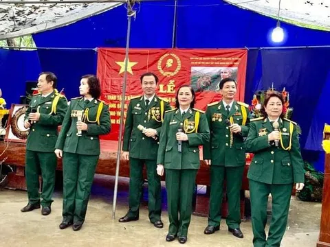 Hoạt động hỗ trợ gia đình liệt sỹ Quân khu Trị Thiên