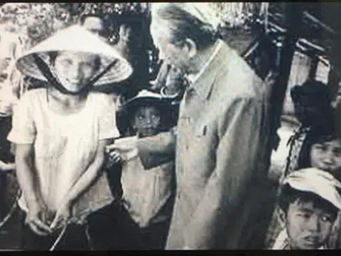 Ngài Lê Duẩn trả ơn thầy thuốc