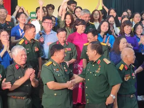 Đại tá CCB Trần Trọng Giá từ tác giả lục bát "Gửi lại dòng sông" đến Trưởng ban vận động thành lập CLB "Trái tim người lính Thủ đô"