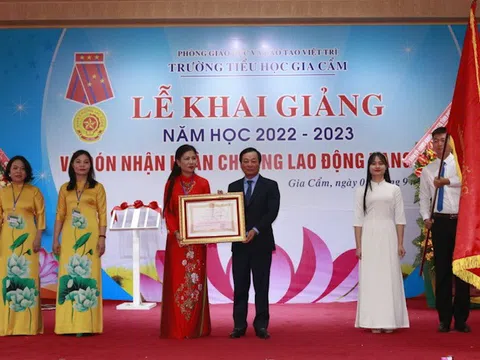 Phú Thọ: Trường Tiểu học Gia Cẩm (TP Việt Trì) đón nhận Huân chương Lao động hạng Nhất trong ngày khai giảng năm học mới