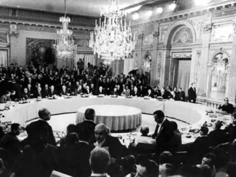  Chuyện bên lề Hội nghị Paris bây giờ mới kể