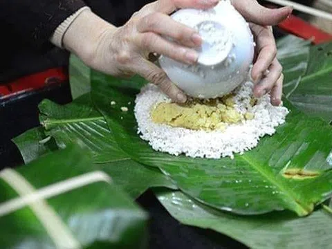 Bộ đội gói bánh chưng