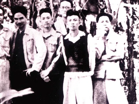 Nhân kỷ niệm 105 năm sinh của nhà thơ Nguyễn Bính (2/1918-2/2023): Nguyễn Bính và Lê Duẩn