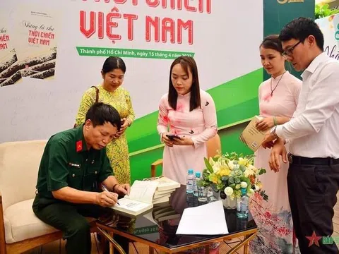 Cà phê sách và giao lưu "Những trang viết từ chiến trường"