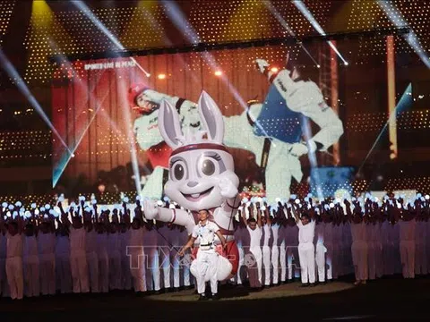 Ấn tượng bế mạc SEA Games 32 tại Campuchia, hẹn gặp lại  SEA Games 33 ở Thái Lan