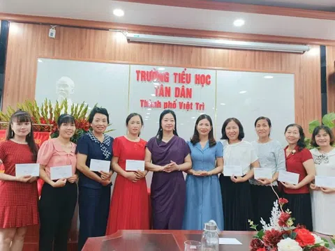 Phú Thọ: Trường tiểu học Tân Dân (Việt Trì) trao thưởng giáo viên có học sinh đỗ vào trường THCS Văn Lang năm học 2023 - 2024