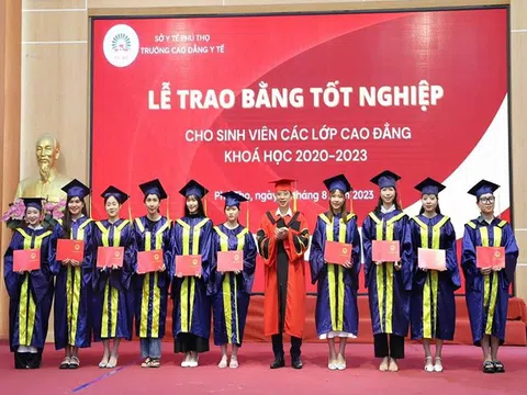 Trường Cao đẳng Y tế Phú Thọ trao bằng tốt nghiệp cho sinh viên các ngành đào tạo
