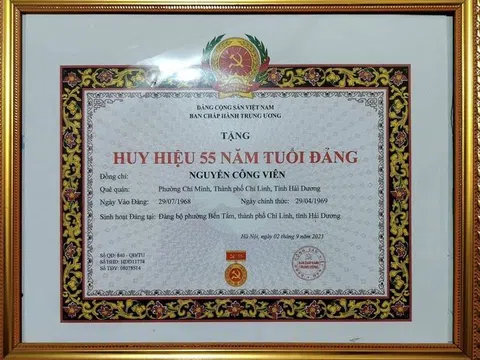 Hai tấm Huy hiệu 55 tuổi Đảng