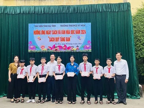 Hà Tĩnh: Trường Tiểu học & THCS Kỳ Hoa hưởng ứng Ngày Sách và Văn hóa đọc Việt Nam năm 2024 với chủ đề "Sách quý tặng bạn".