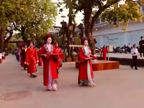 Nghi lễ rước nước, phù sa sông Hương chế tác Gốm Hương Sa