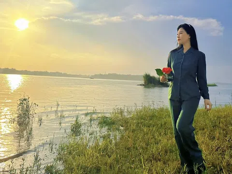 Thượng tá, NSƯT Hương Giang thể hiện xúc động ca khúc “Nỗi niềm của mẹ”