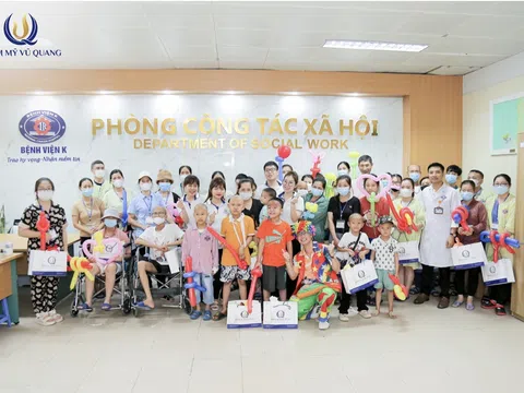 Thẩm mỹ Vũ Quang tích cực hoạt động từ thiện tại Khoa Nhi - Bệnh Viện K