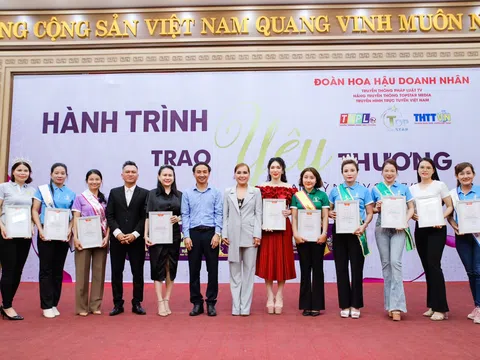 Ông Trương Tuấn dẫn đoàn Hoa hậu Doanh nhân Châu Á Việt Nam 2023 trao quà từ thiện