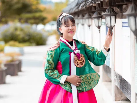 Nghệ nhân Hồ Thị Thanh Hương diện trang phục Hanbok dạo chơi ở xứ sở Kim Chi