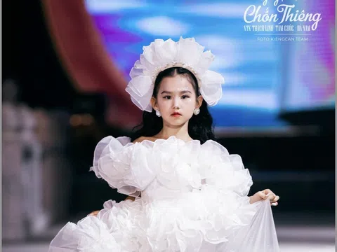 Vedette Maika Thanh Thảo hoá nàng mây trong BST "Bồng bềnh" của NTK Thanh Thanh Nguyễn tại Fashion show "Nguyện ước chốn thiêng"