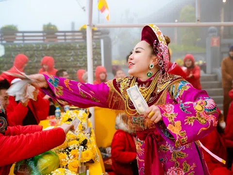 Giao lưu văn hóa nghi lễ hầu thánh trên đỉnh Fansipan