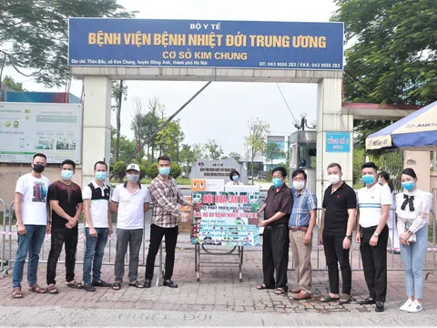 Quỹ phát triển Hoa lan Việt Nam trao trang thiết bị trị giá 1,2 tỷ đồng cho BV Nhiệt đới Trung ương II