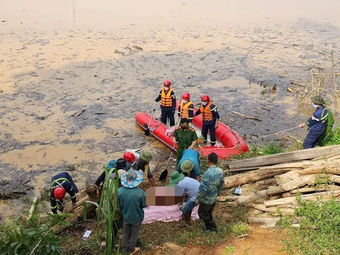 Sơn La: Trục vớt thi thể nạn nhân bị lũ cuốn trôi do mưa lũ