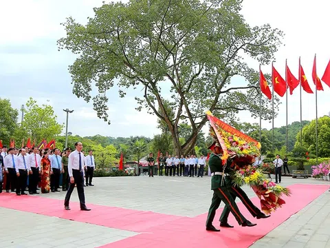 Phú Thọ tổ chức dâng hoa Kỷ niệm 70 năm Bác Hồ về thăm Đền Hùng